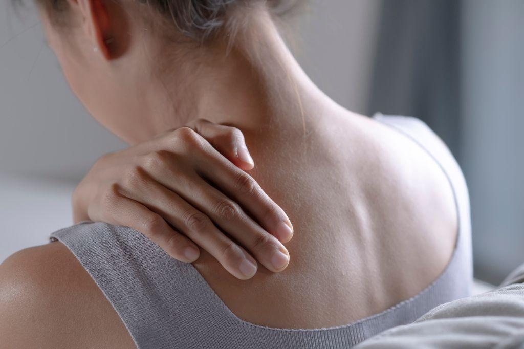 5-tips-on-how-to-relieve-shoulder-blade-pain